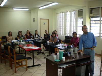 Jesús Morcillo dando clases a profesionales de El Salvador