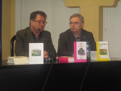 Nikolás Zimarro (a la izquierda), junto a Ángel Mª Gutierrez que presentaba “El ecologismo ético”