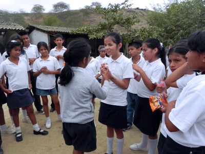 Un rato de recreo en la escuela ecuatoriana de la Fundación Doctor Oswaldo Loor