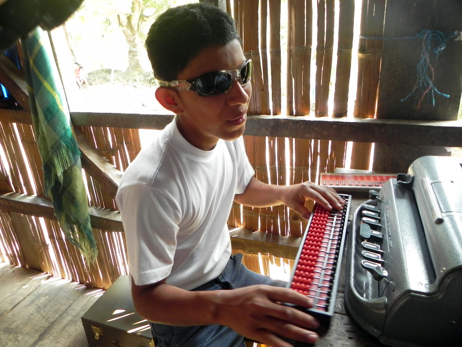 Cooperación con la Fundación Doctor Oswaldo Loor de Ecuador para dar educación a niños ciegos