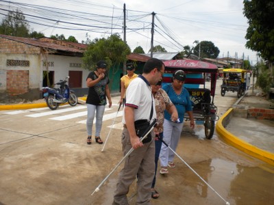 Prácticas de manejo de bastón impartidas por Jesús Morcillo en Iquitos (Perú)