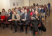 Público asistente al acto, con Teresa Palahí, a la izquierda y en primera fila 