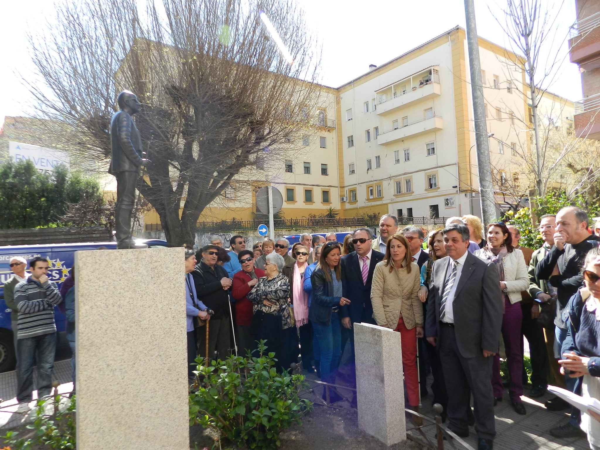 Inauguración del Bulevar de la ONCE en Cáceres y de la escultura homenaje al vendedor de la ONCE