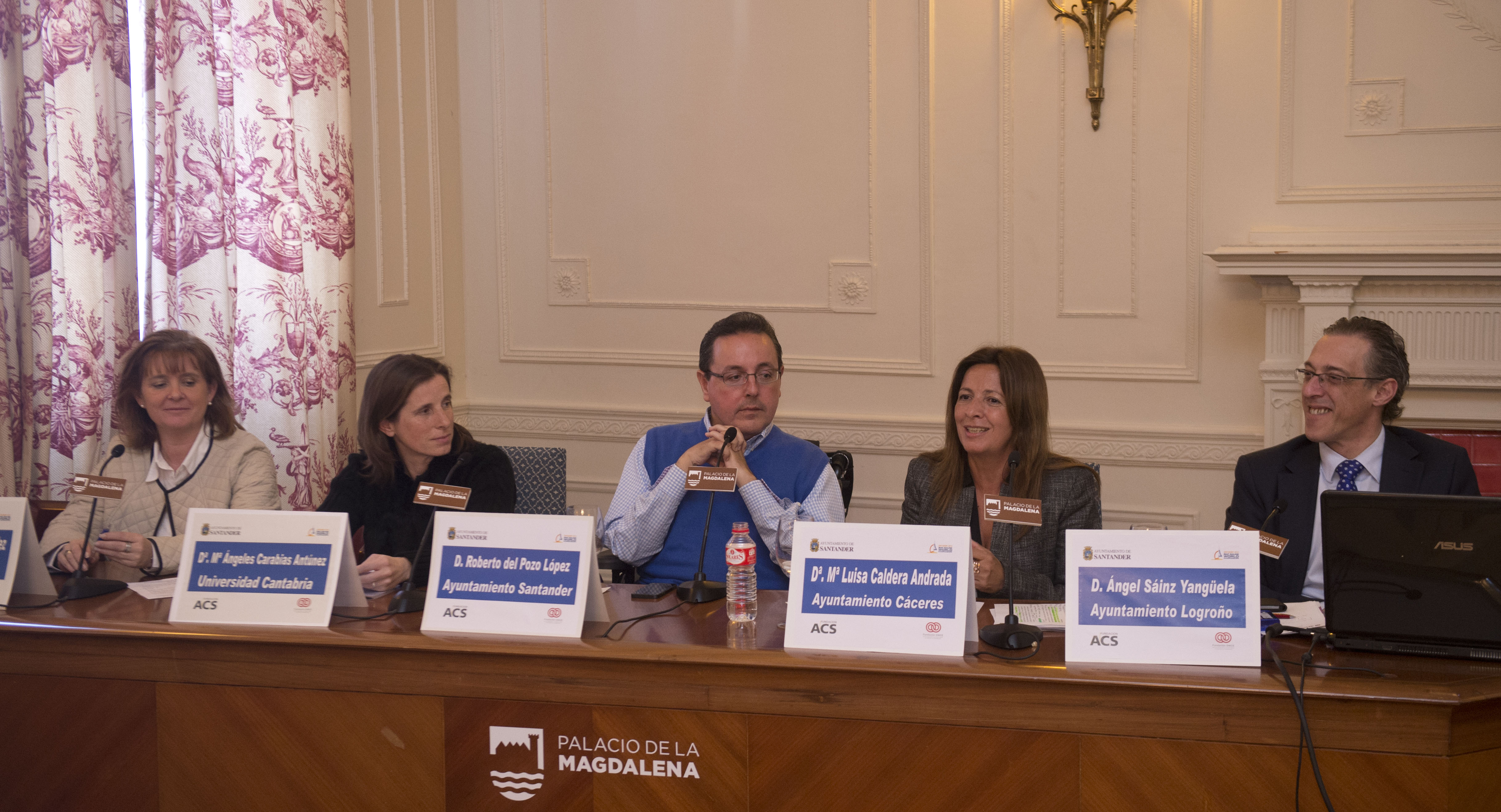 Representantes de diversos Ayuntamientos debaten en Santander
