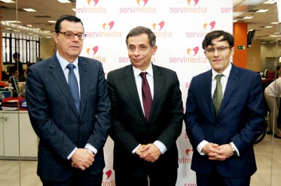 Alberto Durán (a la derecha) y Martínez Donoso flanquean a Henri Malosse, durante su visita a Servimedia Alberto Durán (a la derecha) y Martínez Donoso flanquean a Henri Malosse, durante su visita a Servimedia