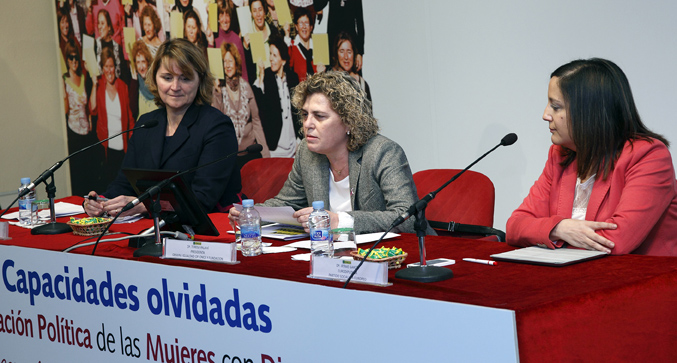 De izquierda a derecha: Rosa Estarás, Teresa Palahí e Iratxe García