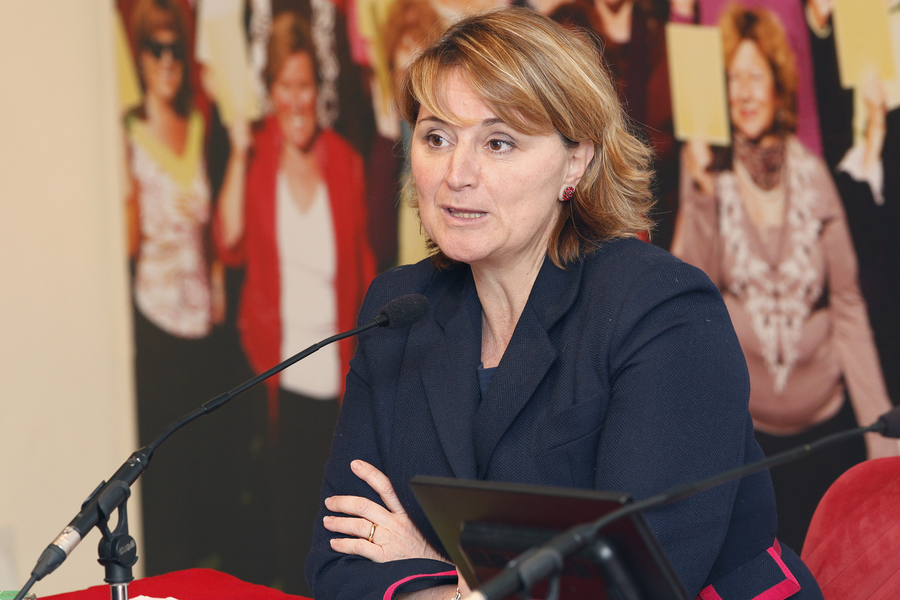 Rosa Estarás en un momento de su intervención