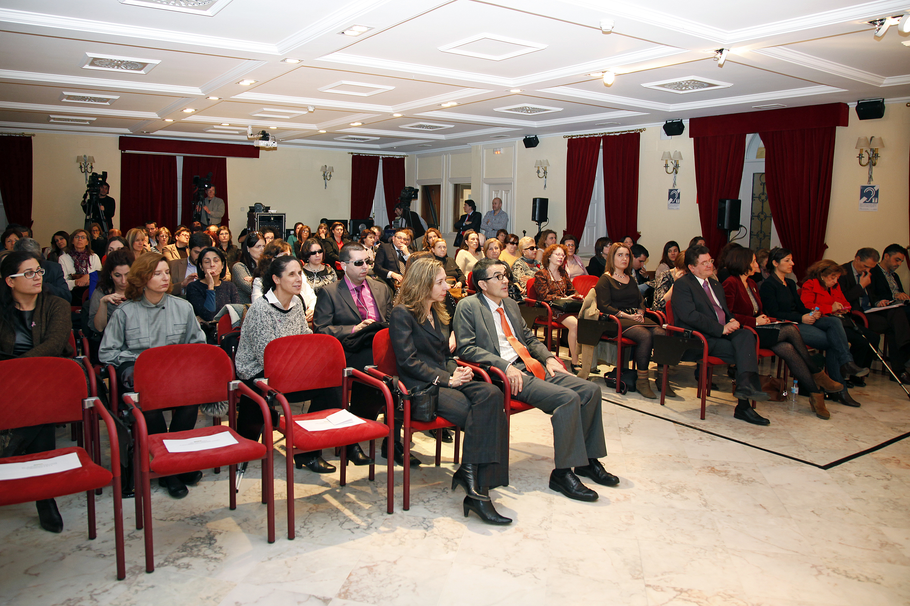 Público asistente al acto en el Palacete de los Duques de Pastrana en Madrid