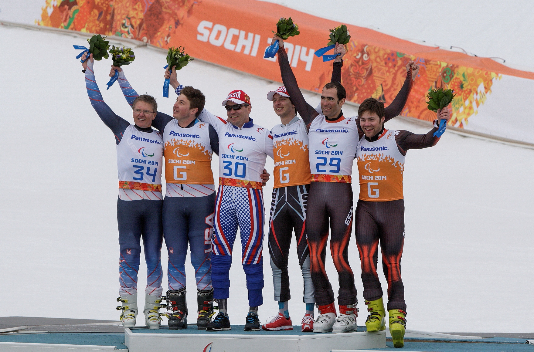 Gorce y Ferrer en el podium antes de recibir sus medallas de bronce