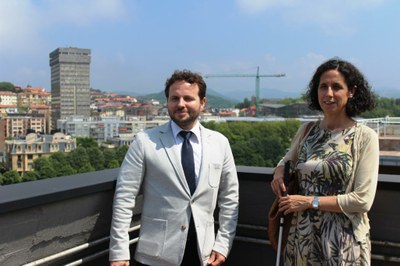 De izquierda a derecha: Javier Güemes y Ana Peláez en San Sebastián