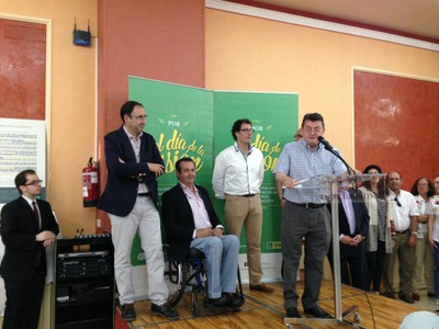 Ángel Sánchez inaugurando la jornada, junto a Ignacio Tremiño ( en silla de ruedas), entre otras autoridades.