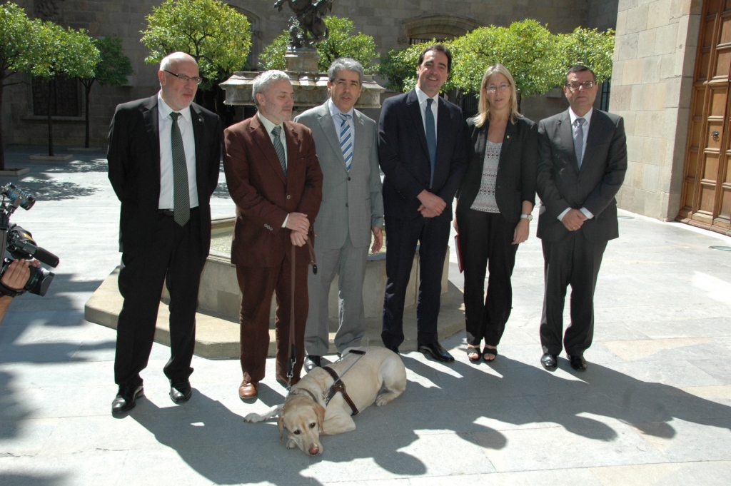 Foto de familia de los responsables implicados en el Convenio con la Generalitat