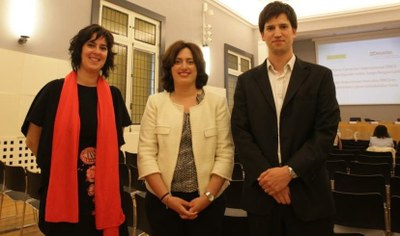 De izquierda a derecha, los tres autores del trabajo: Izaskun Sarabia, Ana Estévez y David Herrero.