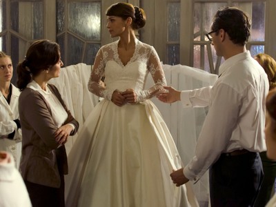 Fotograma de la serie "Velvet"