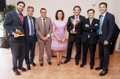 Ganadores del Torneo Deportivo Somontes en su edición 2014, junto a los responsables de Fundación ONCE y del Grupo Fundosa
