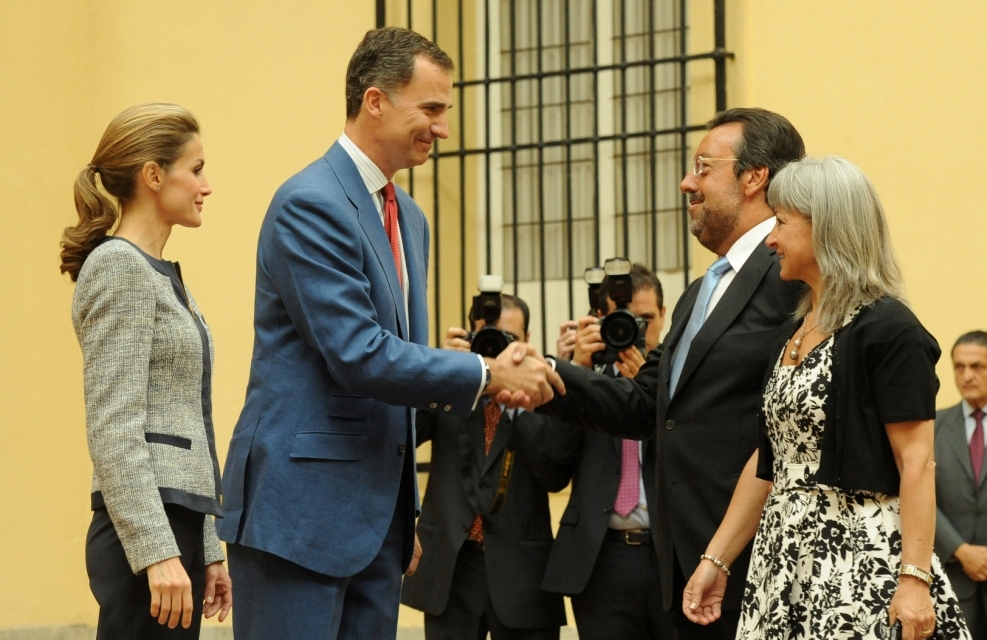 Los reyes saludan a Miguel Carballeda y a nuestra compañera de la Dirección de Comunicación e Imagen, María Pons