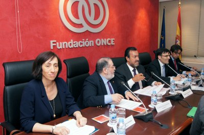 Reunión del Patronato de Fundación ONCE, presidido por Miguel Carballeda, en el centro de la mesa