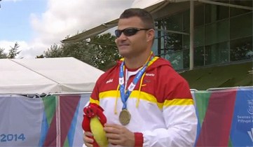 David Casinos con el oro en Swansea