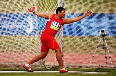 El medallista de oro Kim López, en pleno lanzamiento
