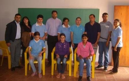 Fernando Iglesias en el centro junto a los participantes del proyecto Ágora en Paraguay