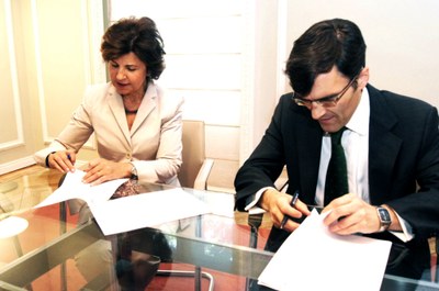 Momento de la firma del convenio