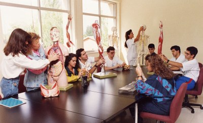 Clase de Anatomía en la EUF de la ONCE