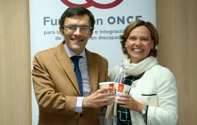 Alberto Durán junto a Patricia Abril, tras la firma del convenio