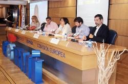 Componentes de una de las mesas del Seminario