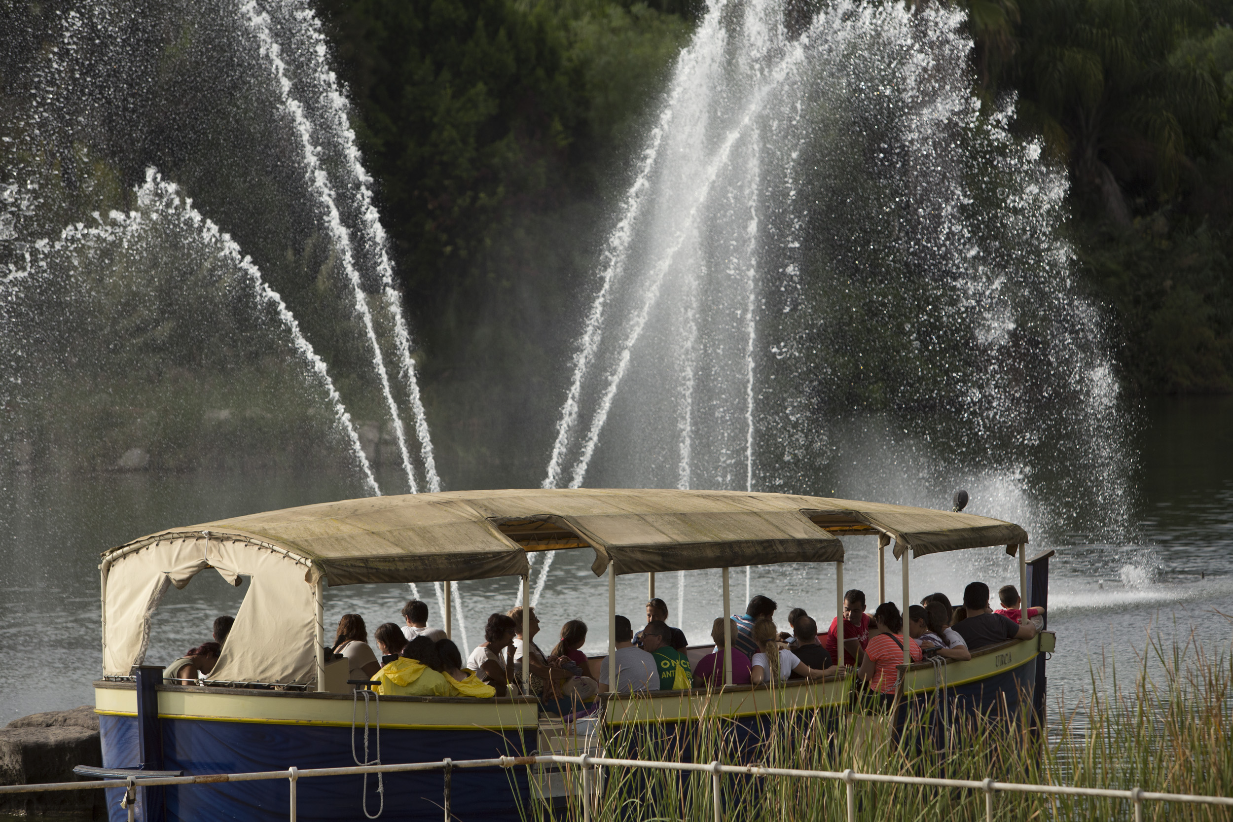 Foto Pepo Herrera.Paseo en barca por el lago de Isla Mágica