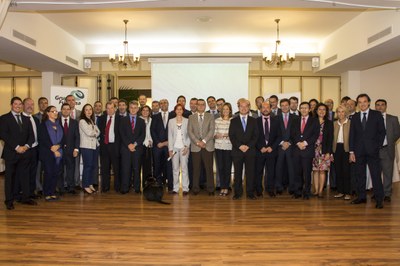 Foto de familia de los directivos reunidos en Somontes