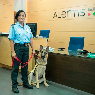 María Jesús y Sian posan para la foto, en Alentis