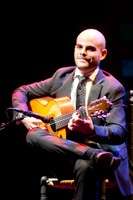 Alberto López, a la guitarra durante la Gala