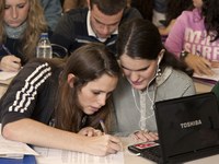Estudiante universitaria con discapacidad visual