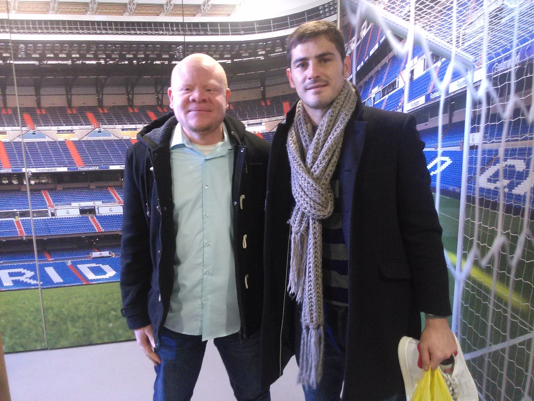 Charlie e Iker en Blak man white skin