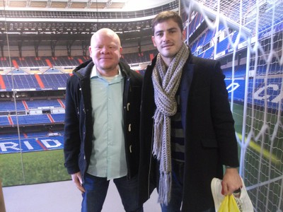 Charlie e Iker en Blak man white skin