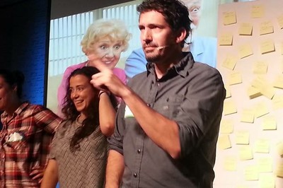Bona, junto a dos de los profesores participantes en el encuentro