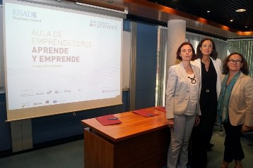 De izquierda a derecha, Virginia Carcedo, Montse Moré y Sabina Lobato