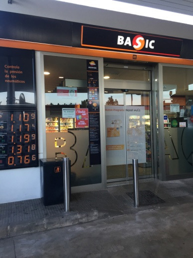 Fachada de la estación de servicio que vendió el Rasca premiado