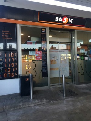 Fachada de la estación de servicio que vendió el Rasca premiado