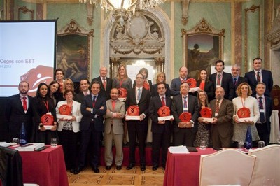 Foto de familia de los galardonados con los Premios Cegos 2015