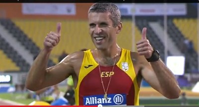 Alberto Suárez celebra su segundo puesto