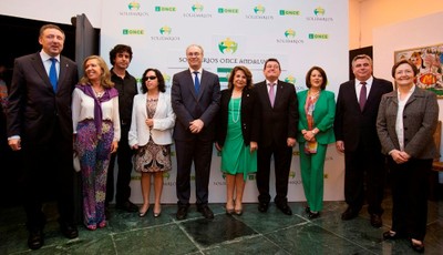 Los premiados en Andalucía con autoridades y representantes de la ONCE