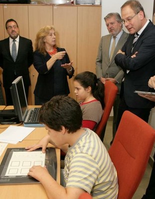Navracsics y el ministro Méndez de Vigo visitan el aula 'Avanza' del CRE de la ONCE, acompañados por Miguel Carballeda