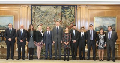 Alberto Durán (cuarto por la derecha) en la foto de la recepción real a los galardonados con los Premios ATA 2015. En el centro, el rey Felipe VI