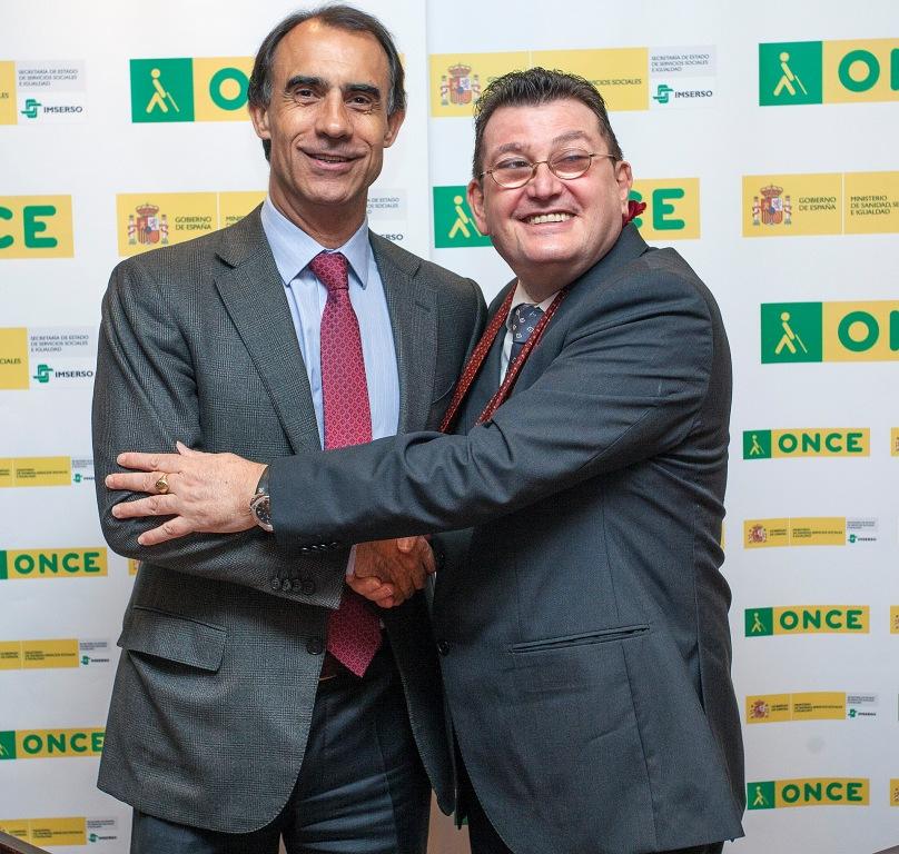 Ángel Sánchez y César Antón sellan el acuerdo con un apretón de manos