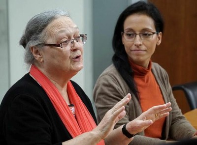 Anna Ferrer (a la izquierda) y Teresa Perales durante el encuentro en Servimedia