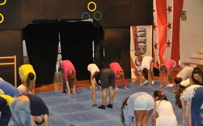 La sesión arrancó con una tabla de gimnasia para estirar y flexibilizar los cuerpos