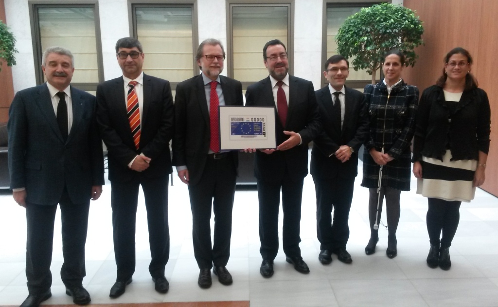 La delegación española, con el embajador Juan de Arístegui, en la sede de la  Representación Permanente de España ante el Consejo de la Unión Europea