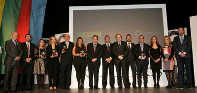 Juan Vicente Herrera y Miguel Carballeda, junto a los premiados y otras autoridades, en Valladolid