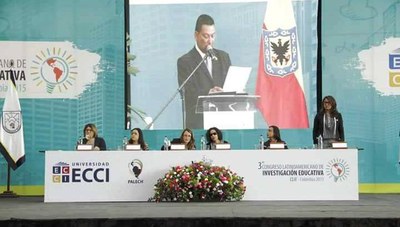 Momento de la intervención de nuestra representante en el congreso celebrado en Colombia